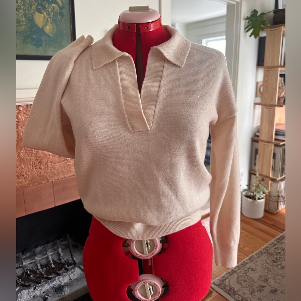 Wilfred Aritzia Cream Collared V-Neck 100% Merino Wool Sweater